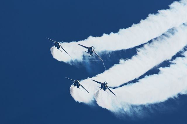 KAWASAKI T-4 — - JASDF  AcrobatTeam Blue Impulsebr /Change Over Loop