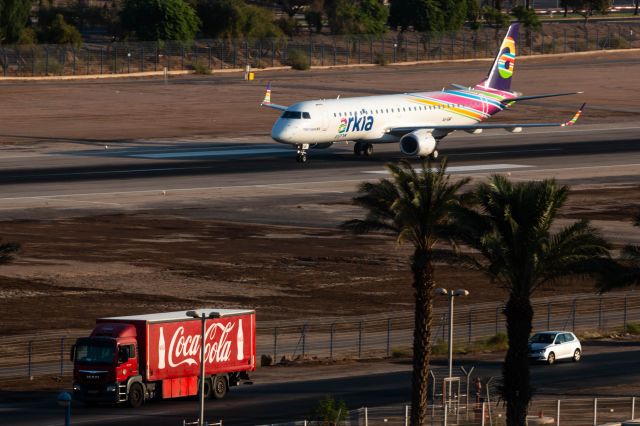 Embraer ERJ-190 (4X-EMF)