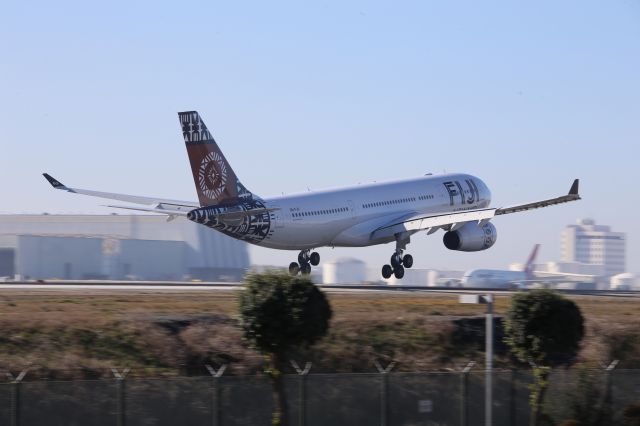 Airbus A330-200 (DQ-FJU)