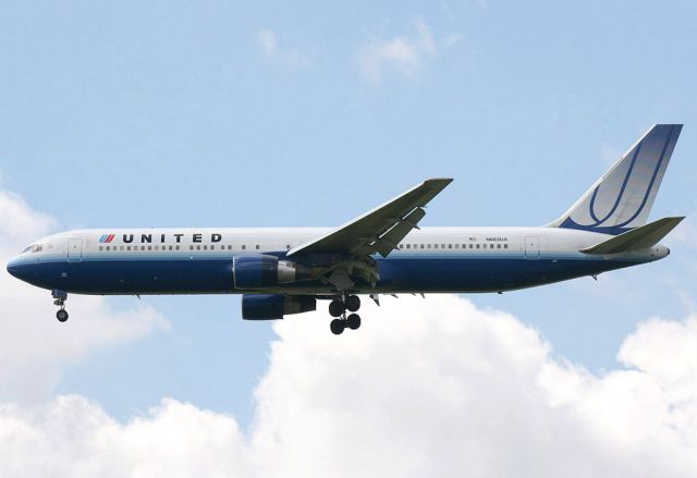 BOEING 767-300 (N663UA)