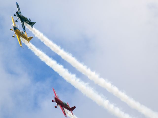 EXTRA EA-300 (N580GP) - Oshkosh 2013!