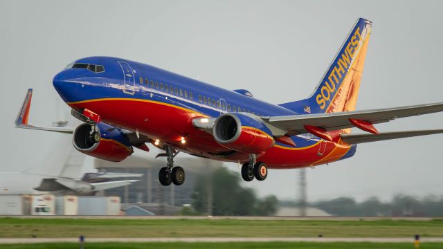 Boeing 737-700 (N292WN) - Lifting off runway 4br /9/11/18