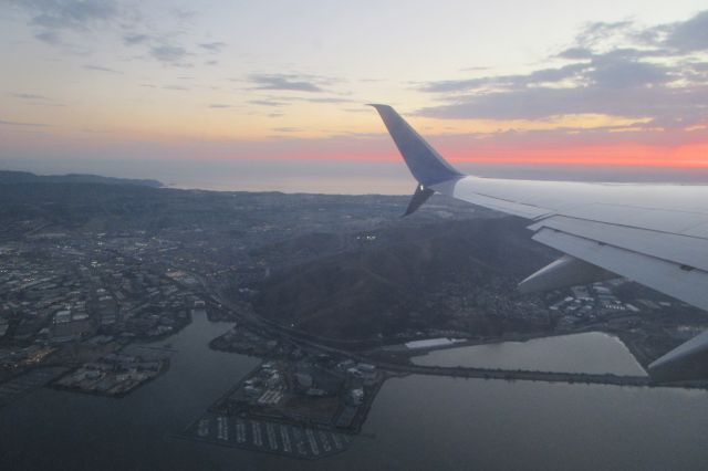 Boeing 737-800 — - United Airlines flight from SFO to LAX. Beautiful sunset off the left wing.