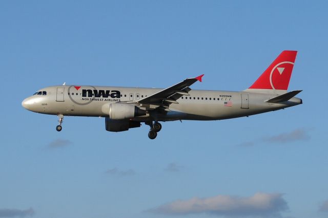 Airbus A320 (N355NW)