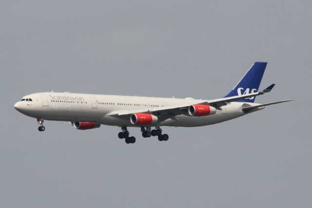 Airbus A340-300 (LN-RKF)