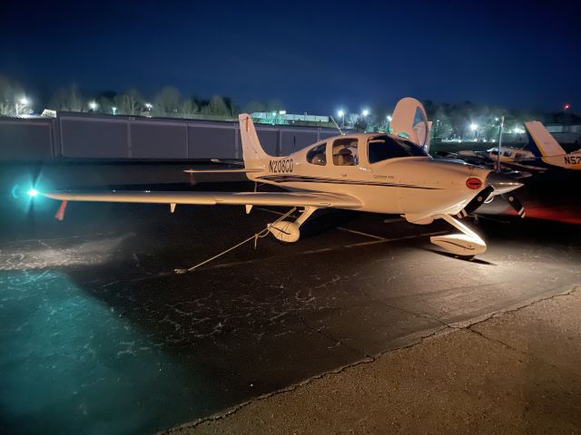 Cirrus SR-20 (N208CD)