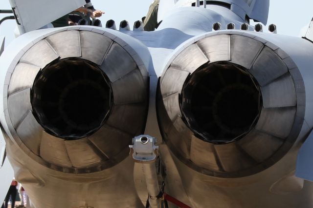 McDonnell Douglas FA-18 Hornet —