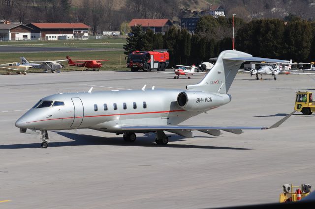 Canadair Challenger 350 (9H-VCN)