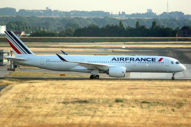 Airbus A350-900 (F-HUVQ) - Taxiing to Terminal 2E on 22-Jun-25 operating flight AF355 from CYYZ.