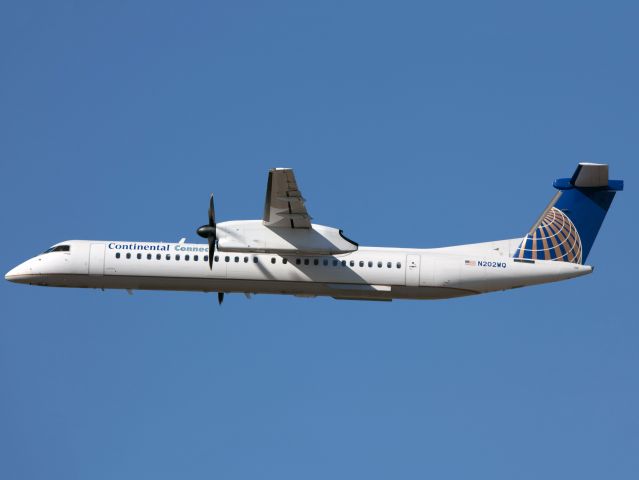 de Havilland Dash 8-400 (N202WQ)