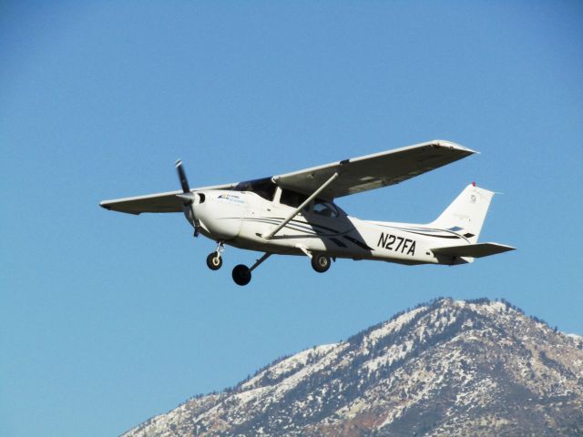 Cessna Skyhawk (N27FA) - Taking off RWY 26L