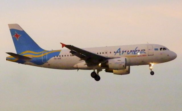 Airbus A319 (P4-AAE)