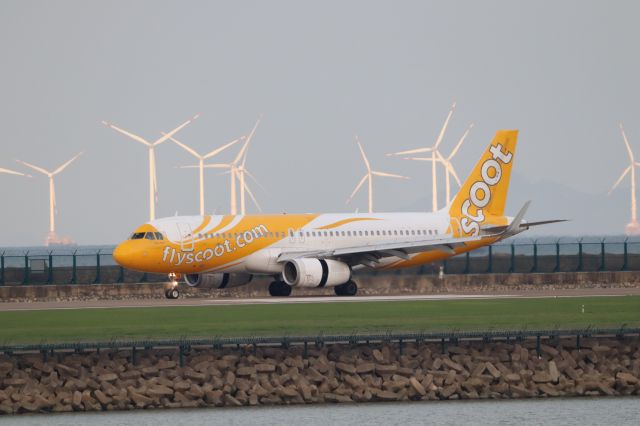 Airbus A320 (9V-TRW)