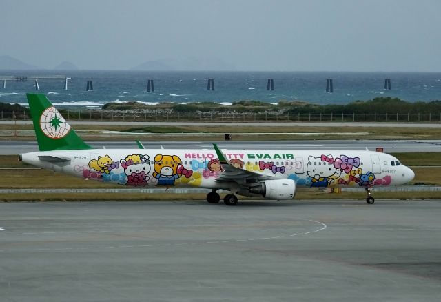 Airbus A321 (B-16207) - Taxing at Okinawa-Naha (2017/12/25)