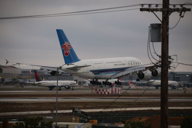 Airbus A380-800 (B-6136)