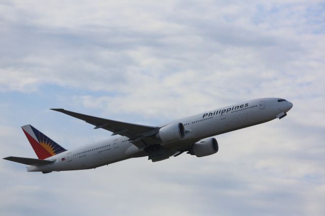 BOEING 777-300 (RP-C7776)