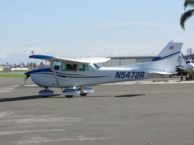 Cessna Skyhawk (N5472R) - Taxiing to RWY 26L