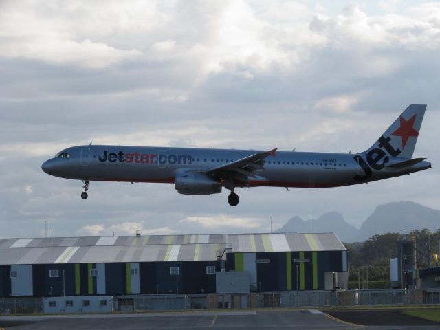 Airbus A321 (VH-VWX)