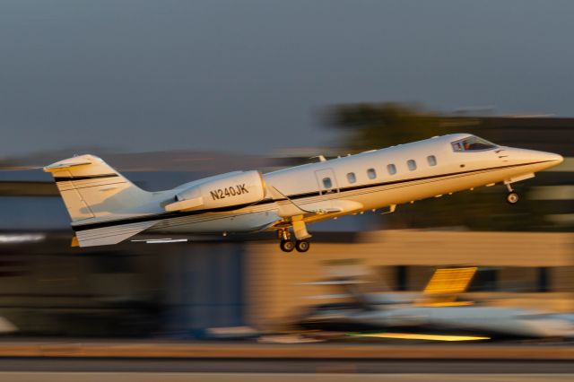 Learjet 60 (N240JK)