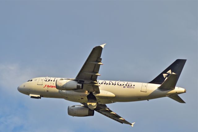 Airbus A319 (N522TA) - Avianca-Taca Airbus A319 (N522TA), takeoff from runway 05L in Mexico City Airport (AICM).