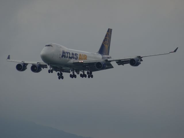 Boeing 747-400 (N499MC)