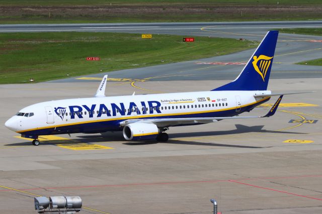 Boeing 737-800 (SP-RST)