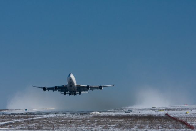 Boeing 747-200 (N416MC)