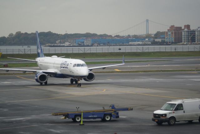 Embraer ERJ-190 (N178JB)