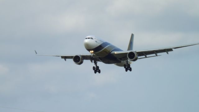 Airbus A330-300 (EI-ETI) - To BCN