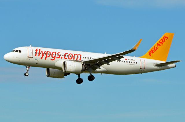 Airbus A320 (TC-NBM) - Kystvejen RWY22L