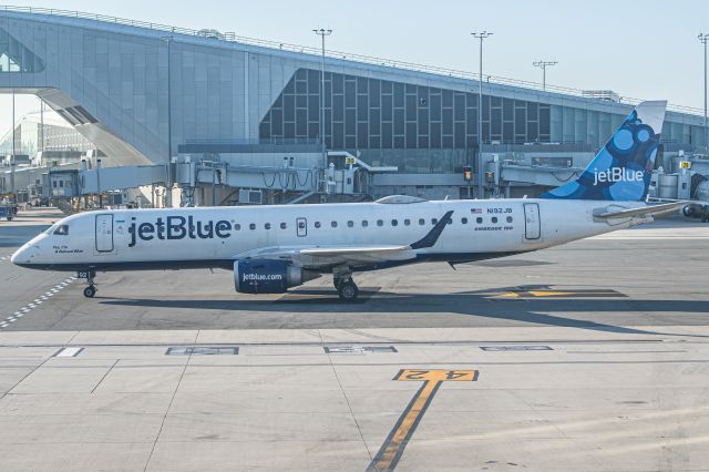 Embraer ERJ-190 (N192JB)