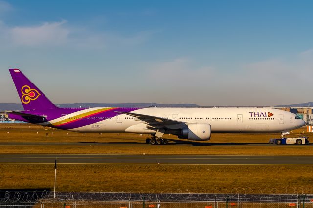 BOEING 777-300 (HS-TKK)