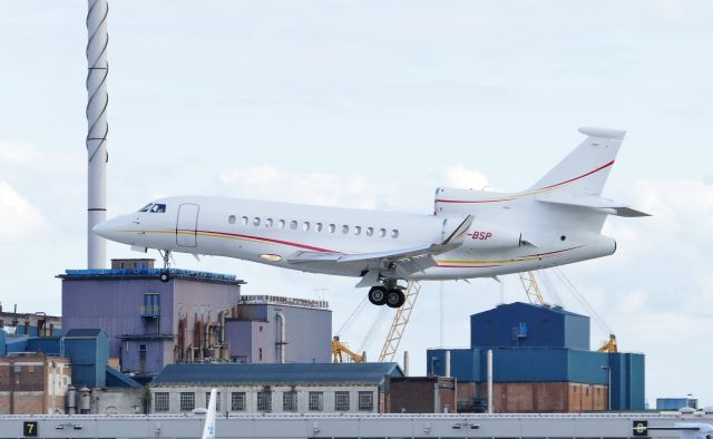 Dassault Falcon 7X (VQ-BSP) - Just before touchdown, July 14, 2019.