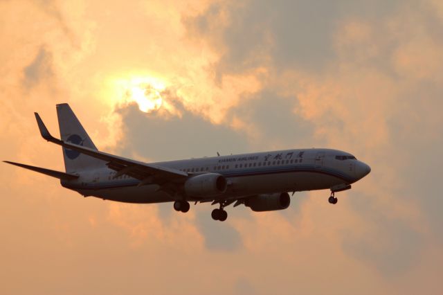 Boeing 737-800 (B-5303)