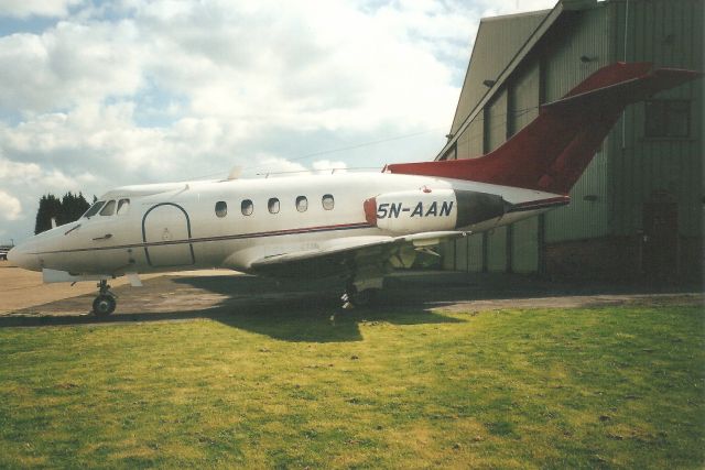 Hawker Siddeley HS-125-400 (5N-AAN) - Seen here in Apr-00.br /br /Dismantled in Oct-03 and moved for use as an instructional airframe at Kingston University’s Newcastle Aviation Academy.