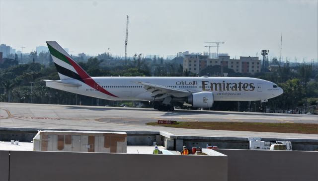 BOEING 777-200LR (A6-EWC)