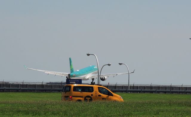 Airbus A330-300 (EI-EAV)