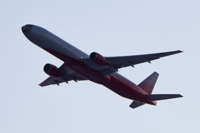 BOEING 777-300 (RA-73282)
