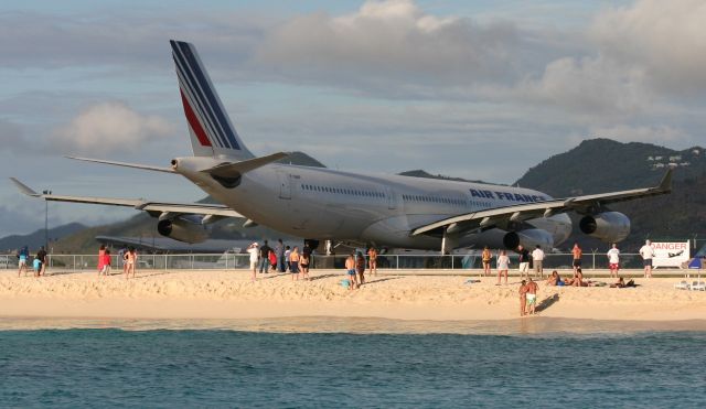 F-GNIF — - Air france at the tresh hold for take off!!!