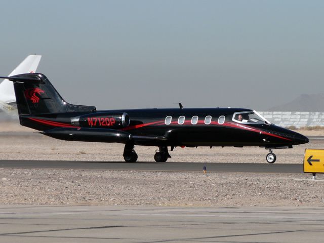 Learjet 25 (N712DP) - Nov. 10, 2007