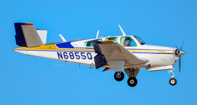 Beechcraft 35 Bonanza (N6855Q) - N6855Q 1964 Beechcraft S35 Bonanza s/n D-7464 - North Las Vegas Airport (IATA: VGT, ICAO: KVGT, FAA LID: VGT) November 17, 2018br /Photo: Tomás Del Coro