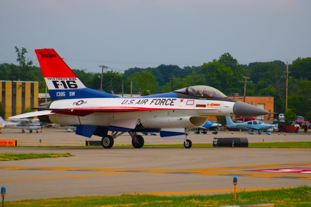 Lockheed F-16 Fighting Falcon —