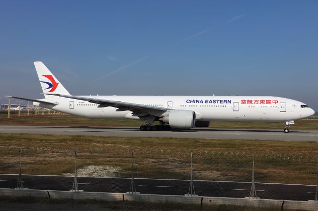 Boeing 777-200 (B-2003)