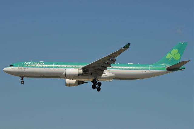 Airbus A330-300 (EI-EAV)