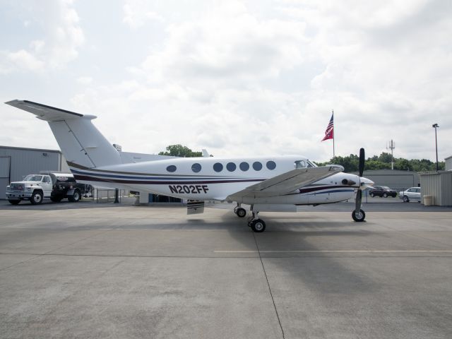 Beechcraft Super King Air 200 (VTE202) - This aircraft is managed by CFM Corporate Flight Management.