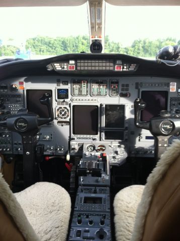 Cessna Citation II (N577MC) - Citation Bravo cockpit with the GTN750/650