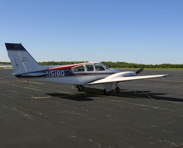 Beechcraft 55 Baron (N518Q) - A very nice 55 Baron.