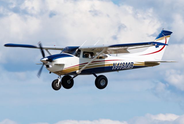 Cessna Skylane (N418MB)