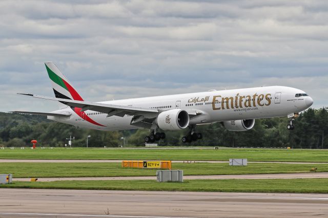 BOEING 777-300ER (A6-EGU) - EK17 from Dubai