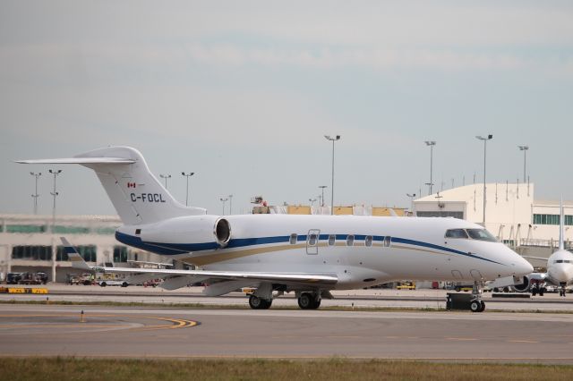 Bombardier Challenger 300 (C-FOCL) - Chartright Flight 287 taxis at Southwest Florida International Airport prior to flight to Vero Beach Airport